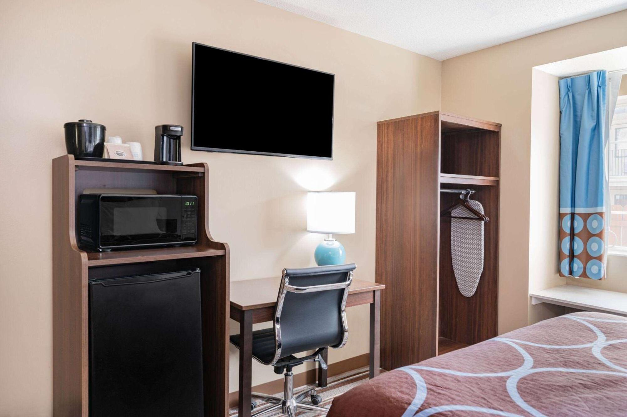 Super 8 By Wyndham Gasthof Joliet